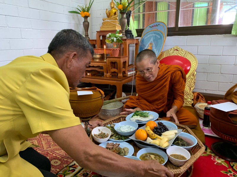พิธีทำบุญตักบาตร ณ อาคารสำนักงานเทศบาลตำบลไร่ ประจำปี 2563