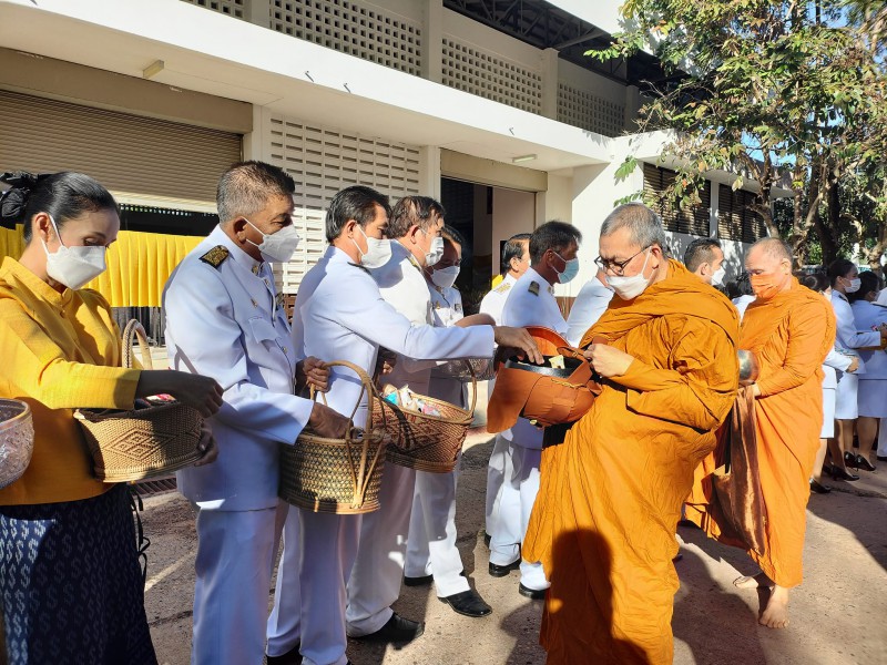	กิจกรรมทำบุญตักบาตรเนื่องในวันคล้ายวันพระบรมราชสมภพพระบาทสมเด็จพระปรมินทรมหาภูมิพลอดุลยเดช บรมนาถบพิตร ณ หอประชุมอำเภอพรรณานิคม จ.สกลนคร