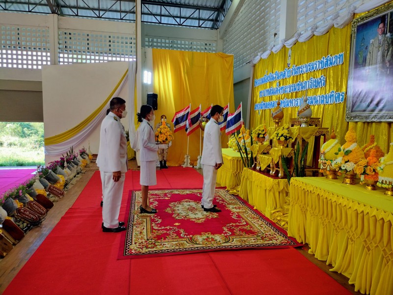 พิธีวางพานพุ่มเนื่องในวันคล้ายวันพระบรมราชสมภพพระบาทสมเด็จพระปรมินทรมหาภูมิพลอดุลยเดช บรมนาถบพิตร ณ หอประชุมอำเภอพรรณานิคม จ.สกลนคร