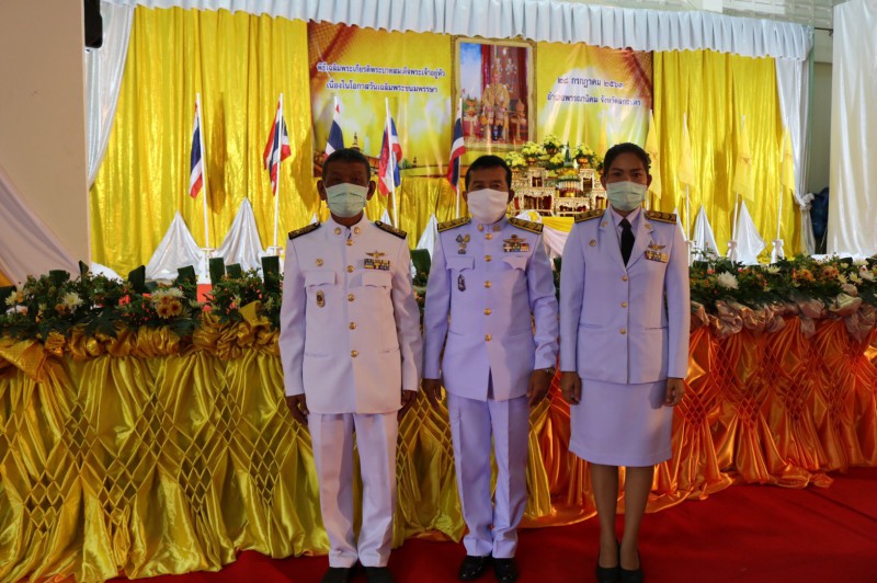 ร่วมพิธีทำบุญตักบาตรถวายเป็นพระราชกุศล และพิธีลงนามถวายพระพรชัยมงคล พิธีถวายเครื่องราชสักการะและวางพานพุ่ม และพิธีจุดเทียนถวายพระพรชัยมงคลเนื่องในโอกาสวันเฉลิมพระชนมพรรษา 28 กรกฎาคม ณ หอประชุมอำเภอพรรณานิคม